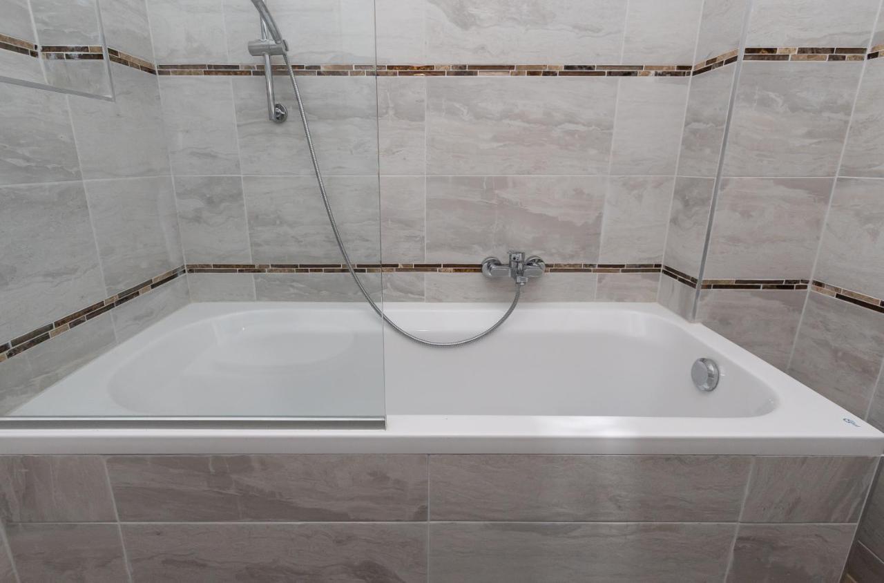 Comfortable Romantic 1 Bedroom Apartment Near Augarten Вена Экстерьер фото